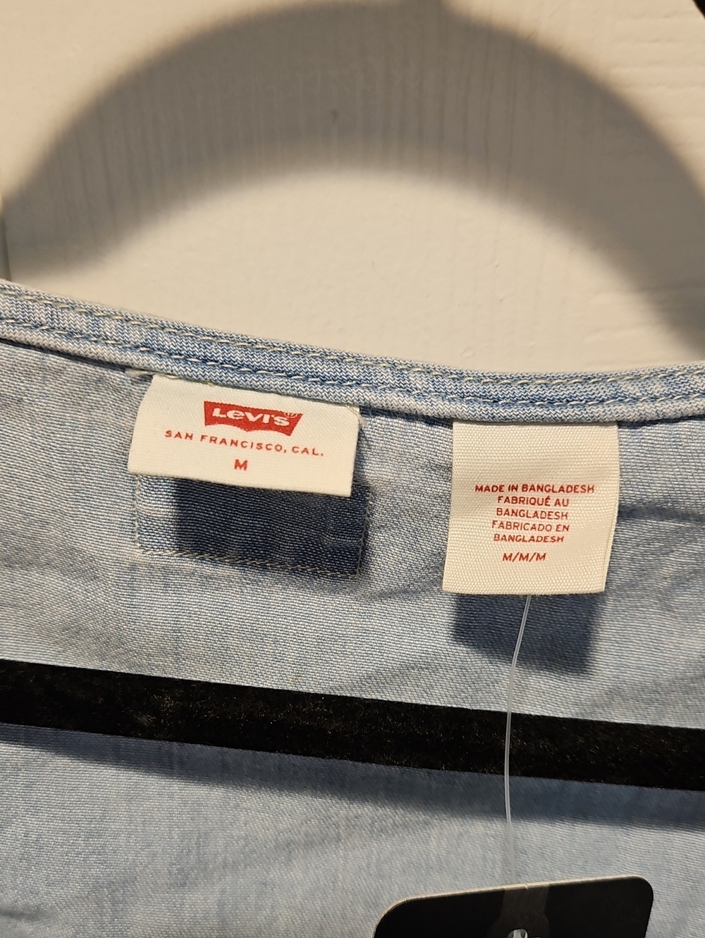 New With Tag-Levis Top Womens  Blue Denim Cropped Smocked Jean Shirt - Picture 3 of 4